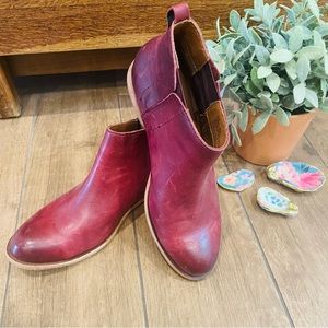 Korkease Womens Velma leather bootie; Red; women’s size 8.5